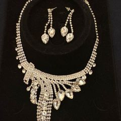 necklace and ear ring set