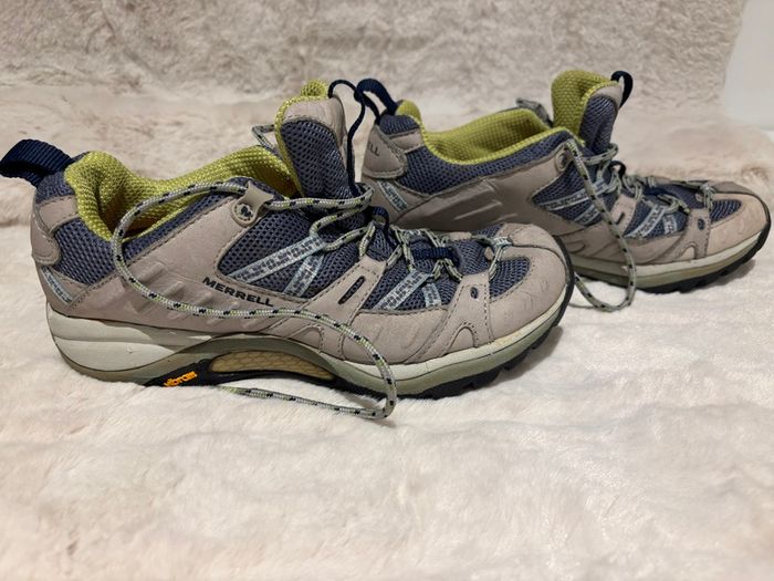 Ladies Merrell Walking Shoes (size 4)