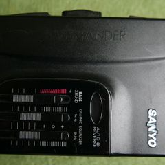 Retro Sanyo BassXpander MGR 905 walkman radio