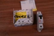 32 amp contact breaker
