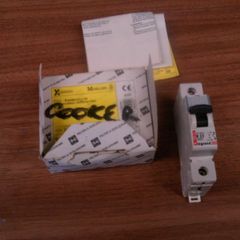 32 amp contact breaker