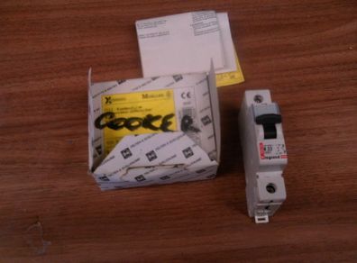 32 amp contact breaker