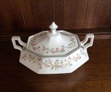 Eternal beau lidded vegtable dish