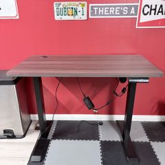 Electric height-adjustable sit-stand desk