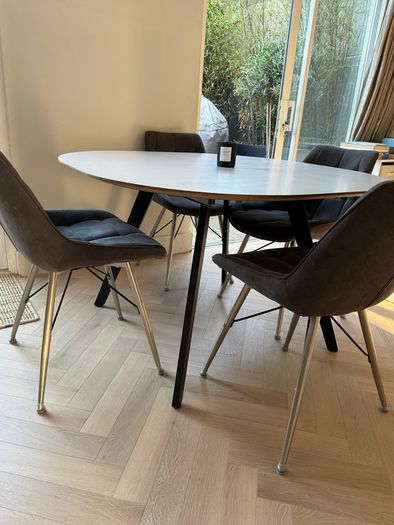 Extendable Scandinavian Dining Table & 4 Upholstered Chairs Purchased from BoConcept