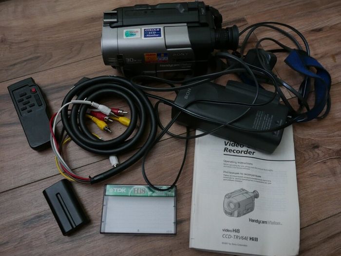 Sony Handycam CCD-TRV64E Hi8 Analogue Camcorder
