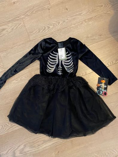 Halloween dress H&M and hair clips