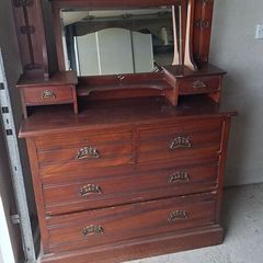 Solid wood chest of drawers