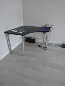 Corner desk
