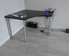 Corner desk