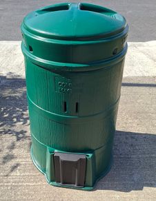 Compost Machine / Compost Bin - 220L - Excellent Condition