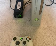 XBox 360 - 1 controller + games - tested/working