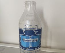 Unigate 1980s milk bottle Hermesetas