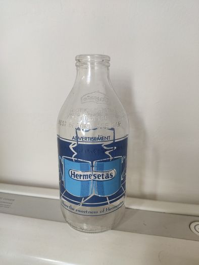 Unigate 1980s milk bottle Hermesetas