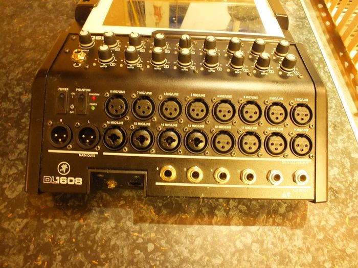Mackie DL1608 16-Channel Digital Live Sound Mixer