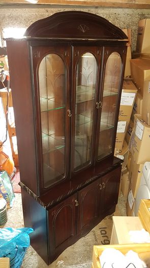 Mahogany display cabinet with lights & mirrors
