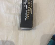 MAC Studio Radiance Serum Foundation NW20