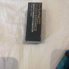 MAC Studio Radiance Serum Foundation NW20