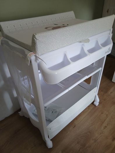 Babylo changing table with built in bath