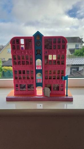 Polly Pocket portable house