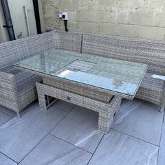 Garden Table & chairs, comes with full cushions