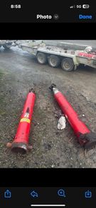 2 hydraulic rams for fruehauf bulk tipper