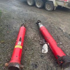 2 hydraulic rams for fruehauf bulk tipper