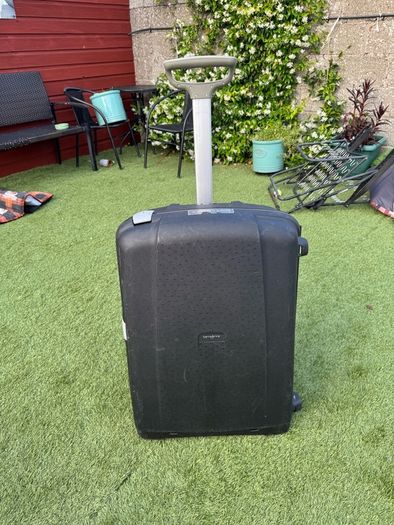 Large Samsonite suitcase