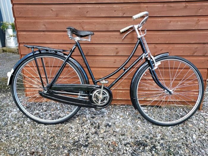 Vintage high nelly bike