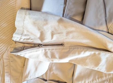 Ladies jacket. Zip fastening and zips on sleeves.