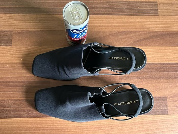 Liz Claiborne navy shoes. Size 8.5 uk