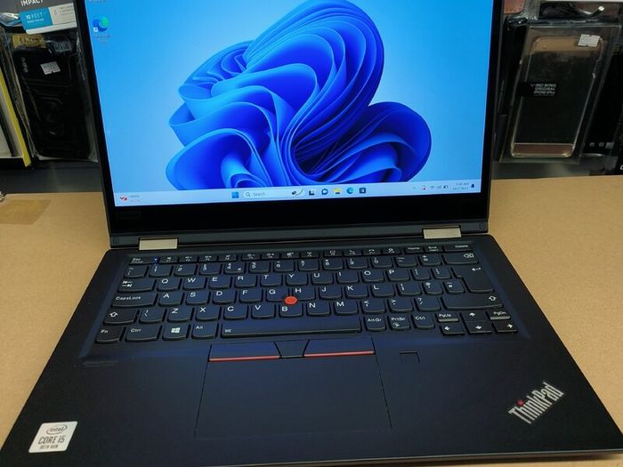 2in1 Lenovo ThinkPad X13 Yoga Gen1, Intel i5-10210U 8GB RAM 256GB SSD Windows 11 Pro 13" Convertible/ Touch Screen