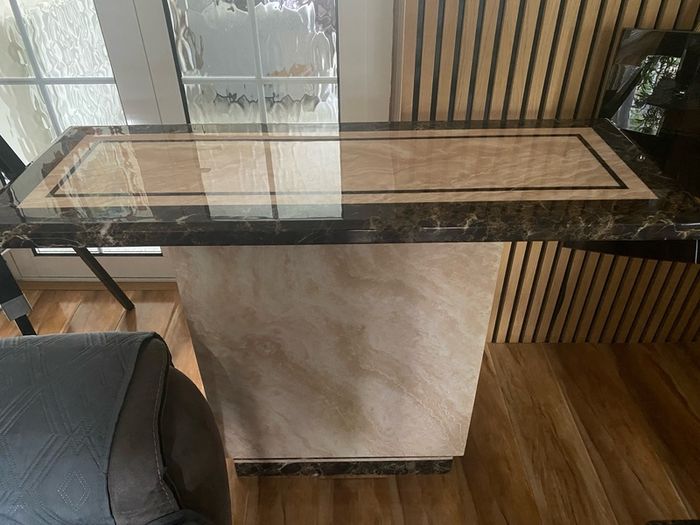 Marble Resign Hall Table mint condition