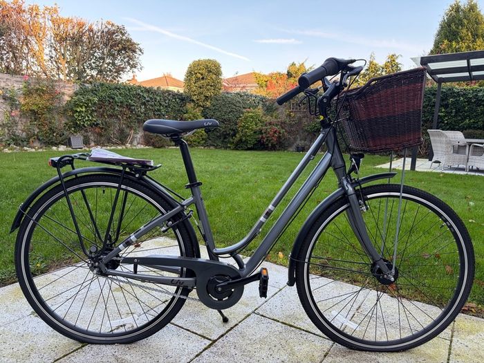 Liv Flourish 1 Ladies Hybrid Bike unused Size Small