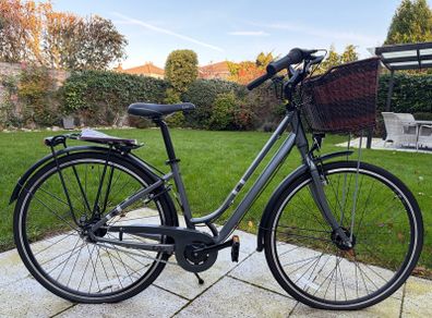Liv Flourish 1 Ladies Hybrid Bike unused Size Small