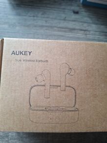 ear buds  new never used