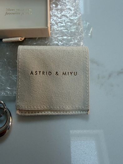 Astrid & Miyu