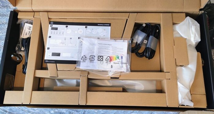 New Dell UltraSharp 34" Curved Thunderbolt Hub Monitor