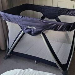 Nuna travel cot