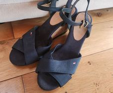tommy hilfiger sandles