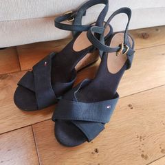 tommy hilfiger sandles