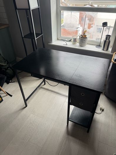 Desk with 2 Drawers