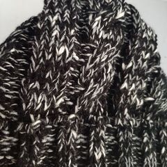 new warm hat tag attached