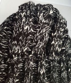 new warm hat tag attached
