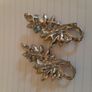 2 x matching brooches Image 3