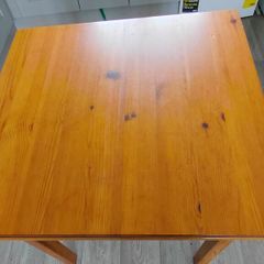 Extendable dining table