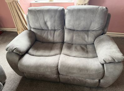 Stunning Suite of Furniture All Recliners