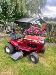 Ride on lawnmower