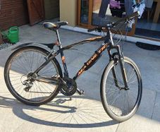 Almost New Mens Hybrid Bike