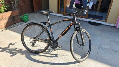 Almost New Mens Hybrid Bike